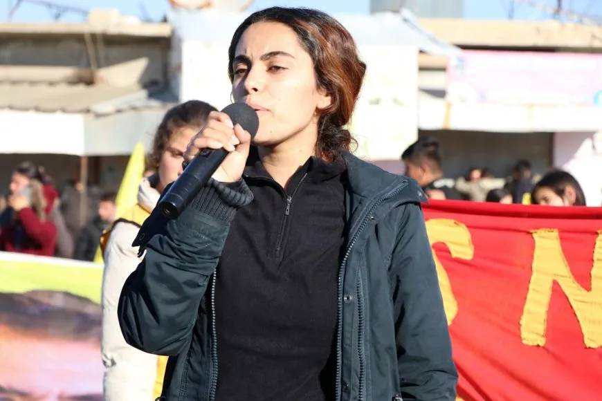 Los jóvenes de Afrin y Shahba condenan el aislamiento del líder