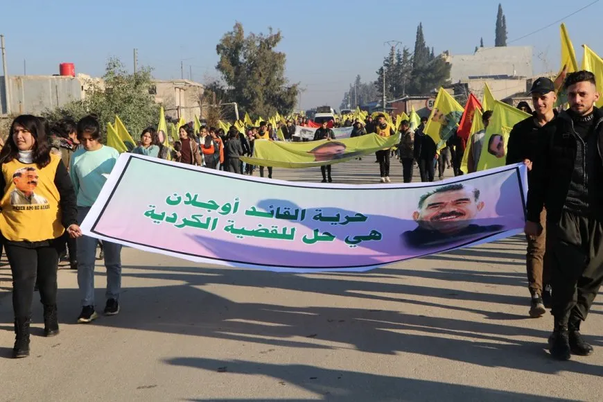 Los jóvenes de Afrin y Shahba condenan el aislamiento del líder