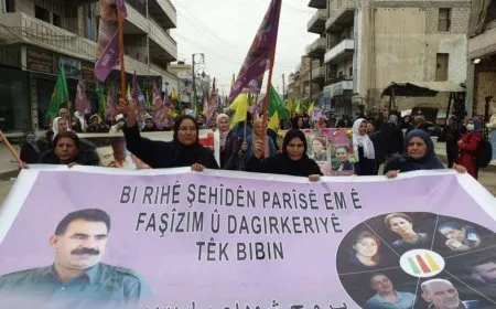 Manifestaciones en el noreste de Siria por el aniversario de las mártires de las masacres de París