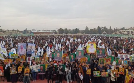La marcha multitudinaria llega al Estadio 12 de Marzo de los Mártires