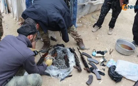 Las fuerzas de seguridad encuentran cinco nuevos AK-47 y cargadores en el campo de Al Hol
