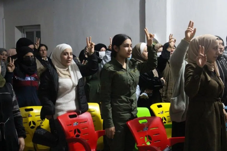 Los residentes de Manbij y Raqqa honran la memoria de la mártir Viyan Soran