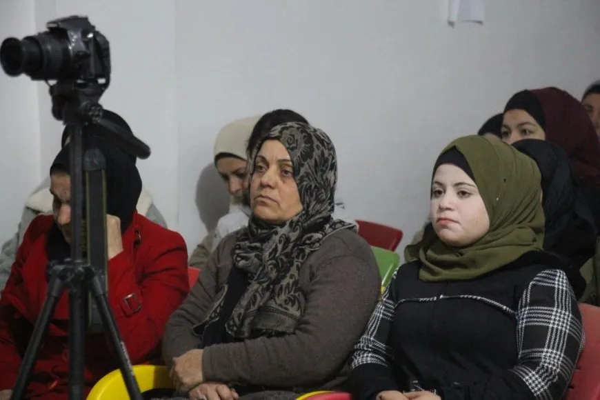 Los residentes de Manbij y Raqqa honran la memoria de la mártir Viyan Soran