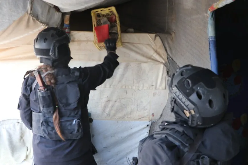 Las Fuerzas de Seguridad Interna descubren armas y municiones en el campamento de Al Hol