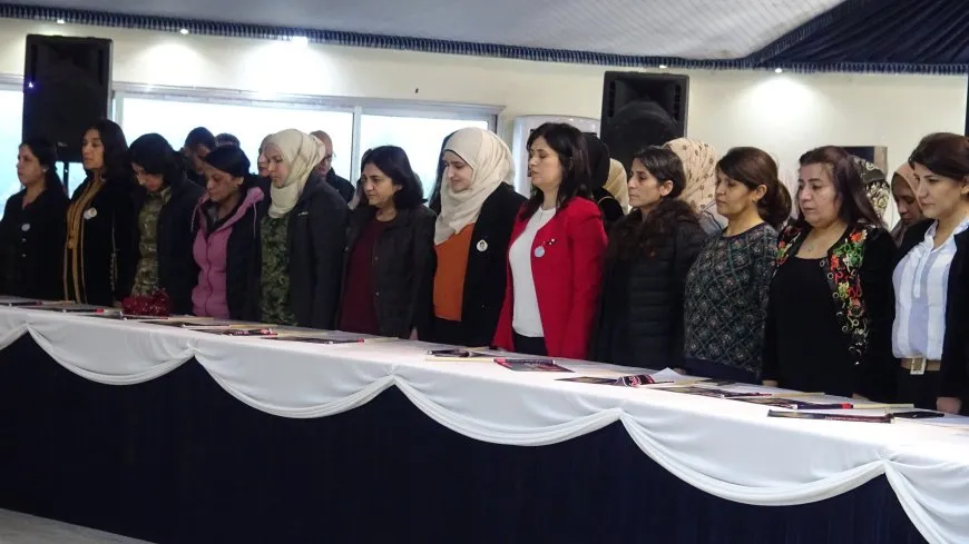 Comienza en Raqqa la conferencia de mujeres por la libertad física del líder