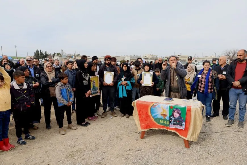 Los residentes de Dêrik y Girkê Legê expresan sus condolencias a las familias de los dos mártires Azadî y Cabir