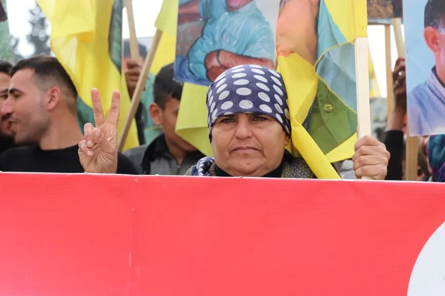 Las provincias de la región norte y este de Siria lanzan grandes marchas para condenar la conspiración internacional
