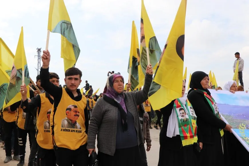Las provincias de la región norte y este de Siria lanzan grandes marchas para condenar la conspiración internacional