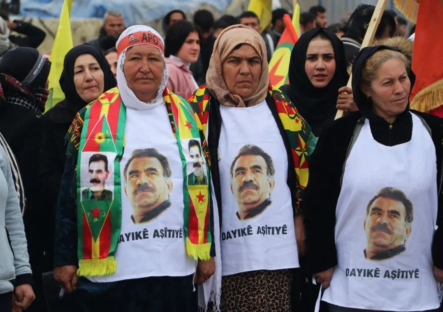 Miles de personas en Hasaka condenan la conspiración internacional