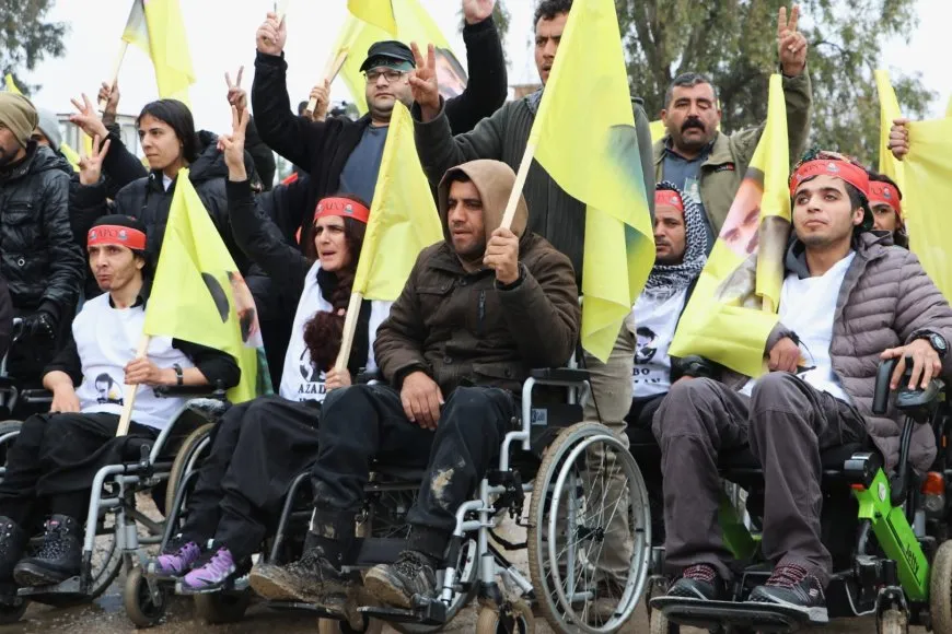 Miles de personas en Hasaka condenan la conspiración internacional
