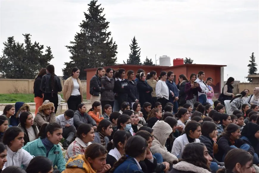  La región del norte y el este de Siria celebra el Día Internacional de la Lengua Materna