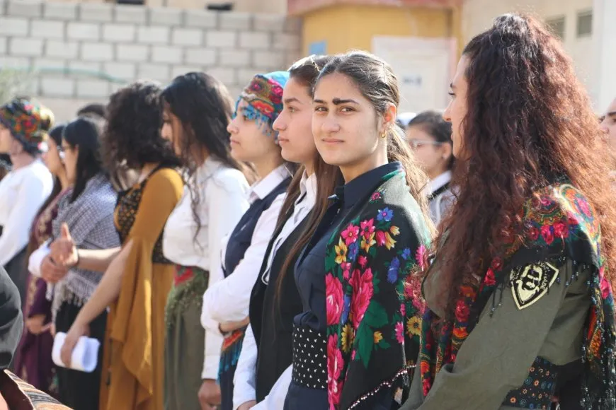  La región del norte y el este de Siria celebra el Día Internacional de la Lengua Materna