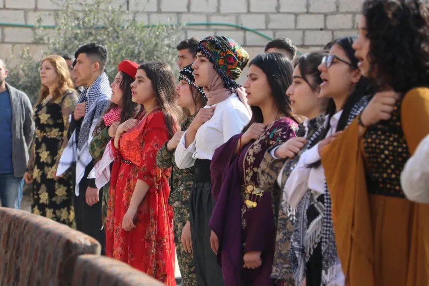  La región del norte y el este de Siria celebra el Día Internacional de la Lengua Materna