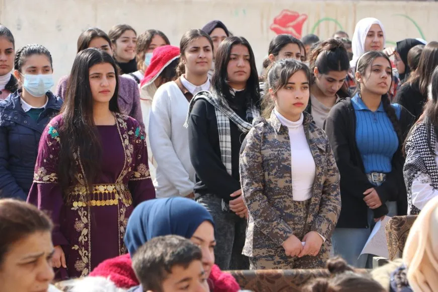 La región del norte y el este de Siria celebra el Día Internacional de la Lengua Materna