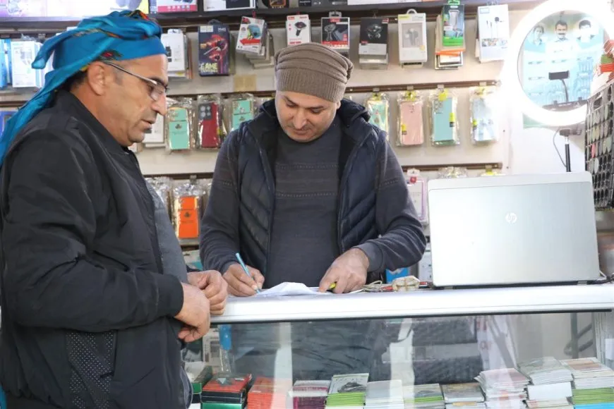 Recogen firmas por la libertad del líder Öcalan en Hasaka