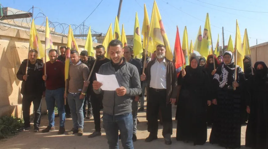 Familiares de mártires expresan preocupación por la salud del líder Öcalan