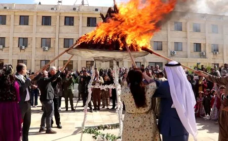 AANES enciende la llama de Newroz, anunciando el comienzo de las celebraciones del año
