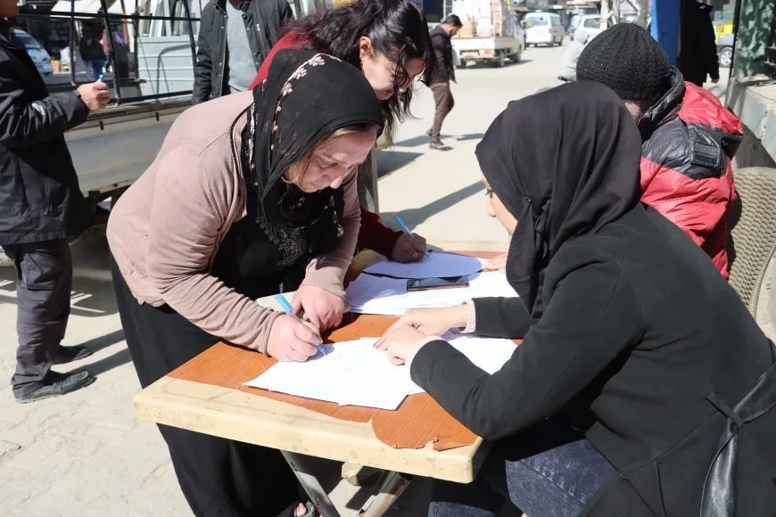 Continúa en Qamishlo la recogida de firmas por la libertad del líder Abdullah Ocalan