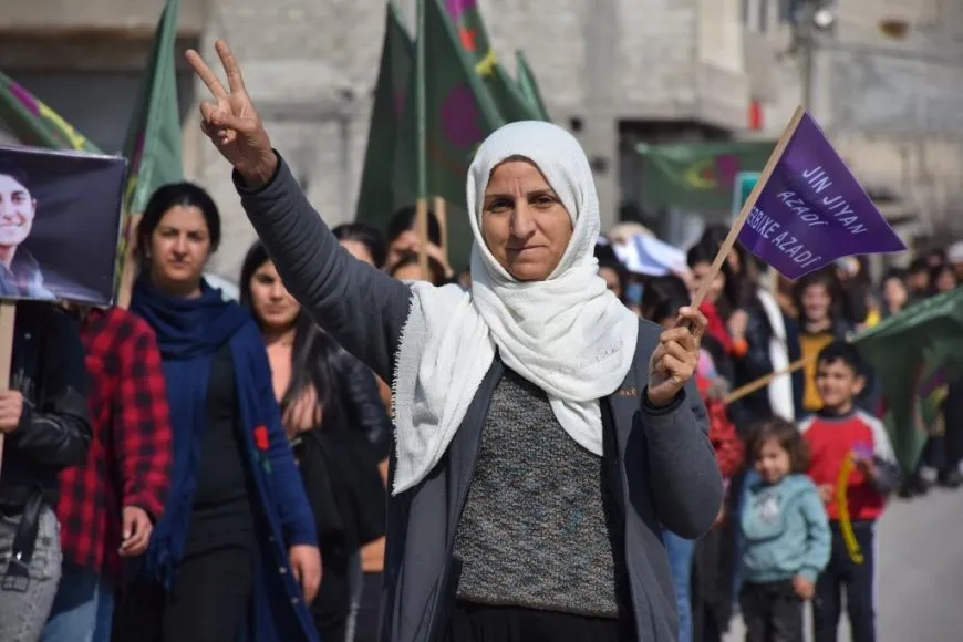 La Unión de Mujeres Jóvenes realiza una marcha