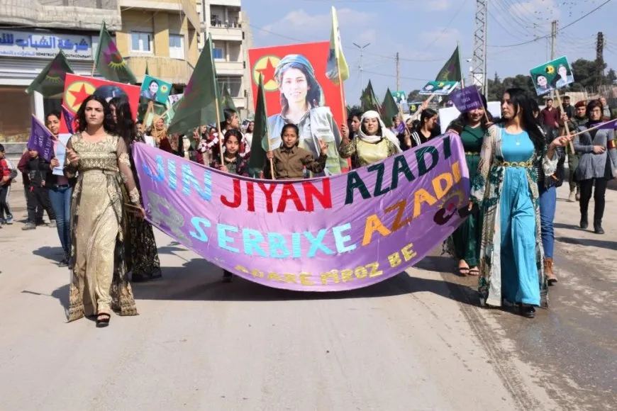 La Unión de Mujeres Jóvenes realiza una marcha