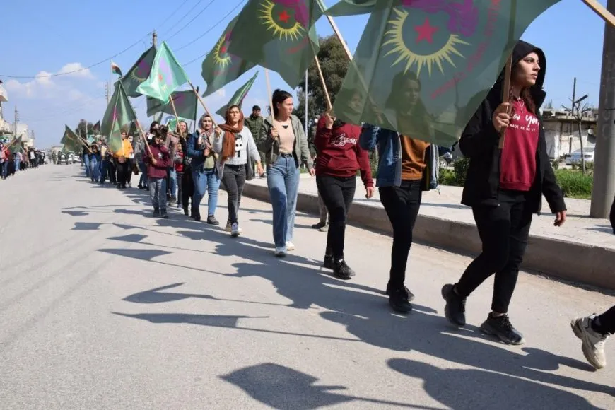 La Unión de Mujeres Jóvenes realiza una marcha