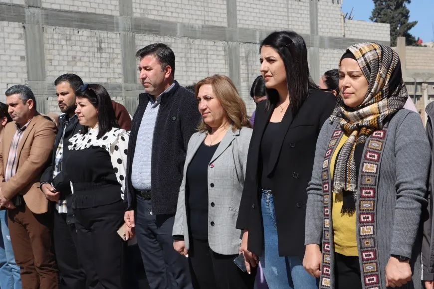 Los residentes del norte y este de Siria honran la memoria de las víctimas de la masacre de Halabja