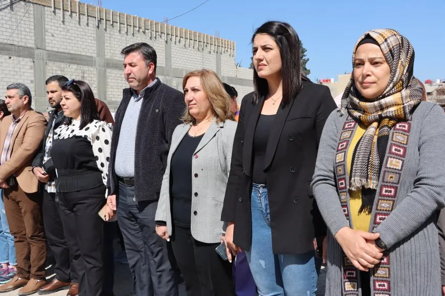 Los residentes del norte y este de Siria honran la memoria de las víctimas de la masacre de Halabja