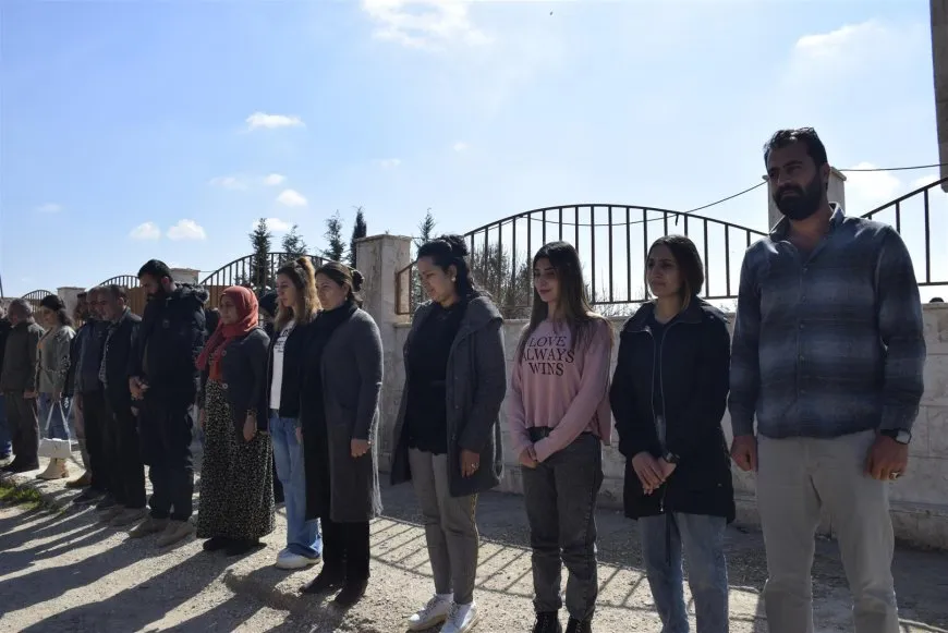 Los residentes del norte y este de Siria honran la memoria de las víctimas de la masacre de Halabja