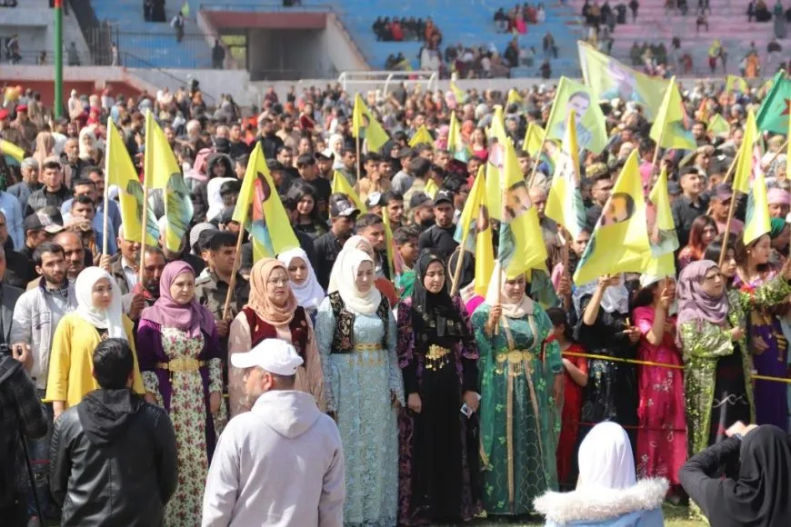 Los residentes celebran el Newroz en el noreste de Siria