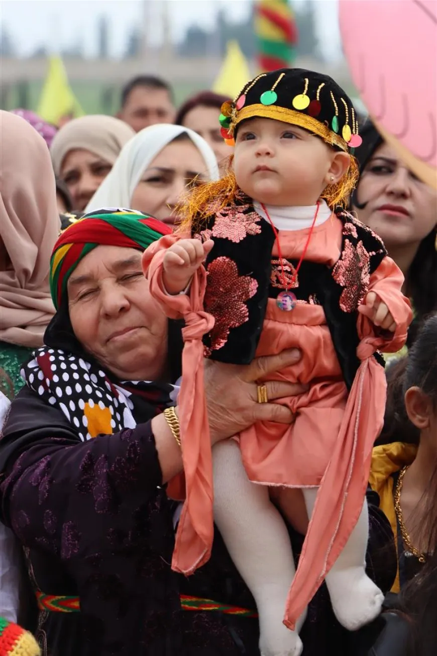 Los residentes celebran el Newroz en el noreste de Siria