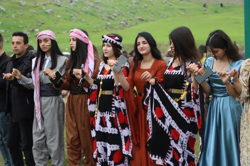 Los residentes celebran el Newroz en el noreste de Siria