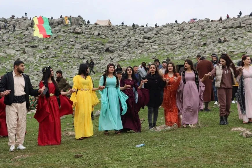 Los residentes celebran el Newroz en el noreste de Siria