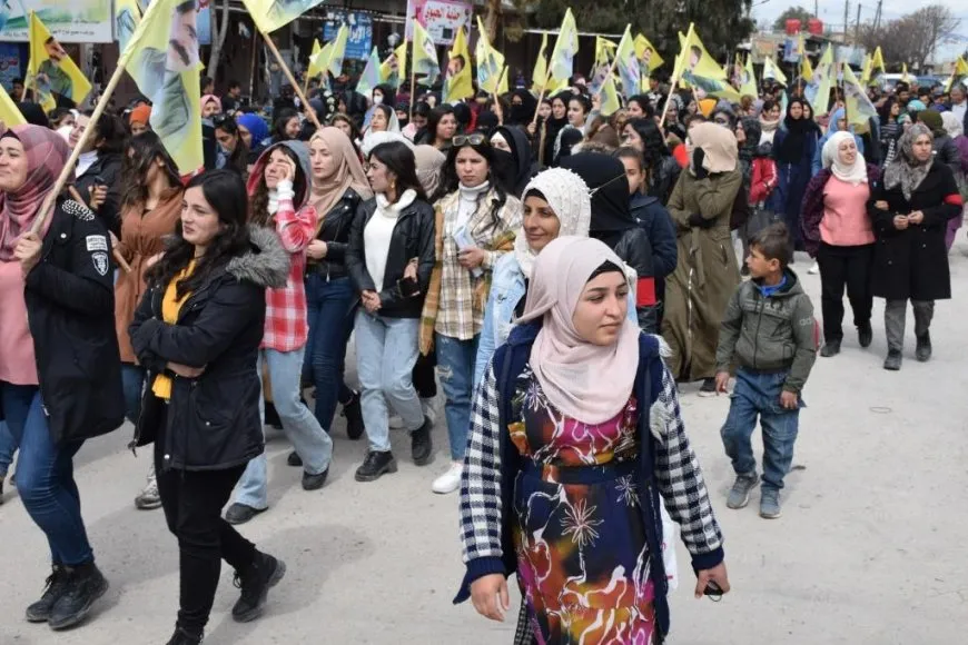 La gente del distrito de Sarin exige la libertad física del líder Ocalan