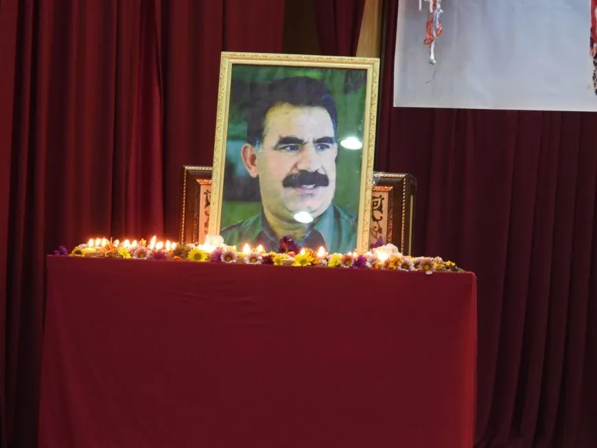 El Consejo de Familias de los Mártires de Tabqa celebra el cumpleaños del líder Abdullah Ocalan