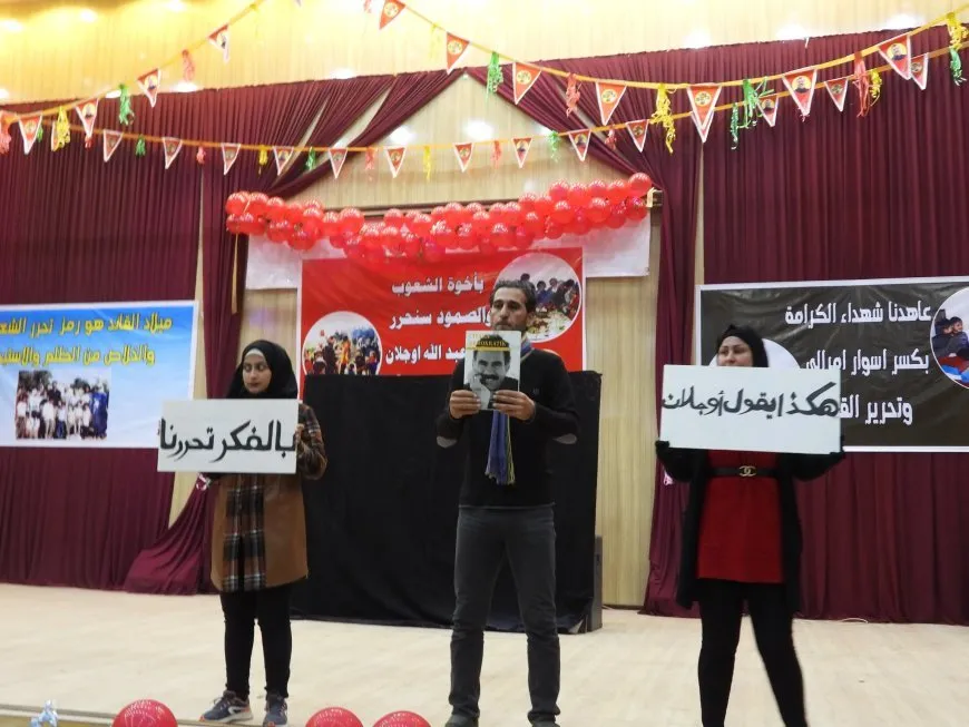 El Consejo de Familias de los Mártires de Tabqa celebra el cumpleaños del líder Abdullah Ocalan