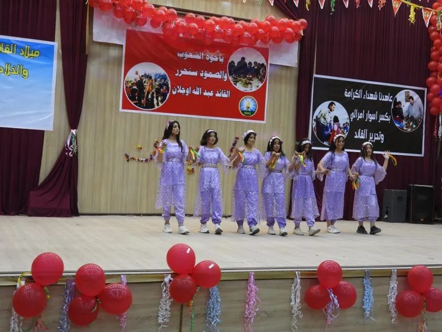 El Consejo de Familias de los Mártires de Tabqa celebra el cumpleaños del líder Abdullah Ocalan