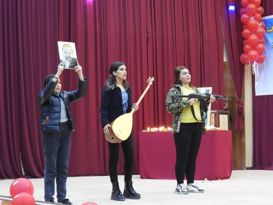 El Consejo de Familias de los Mártires de Tabqa celebra el cumpleaños del líder Abdullah Ocalan