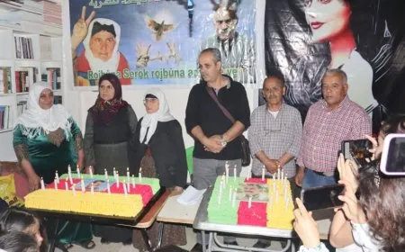 Los residentes celebran el cumpleaños del líder Abdullah Ocalan en Damasco