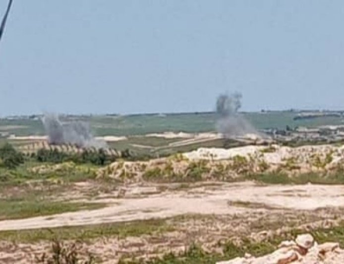 El ejército de ocupación turco bombardea los pueblos del distrito de Manbij