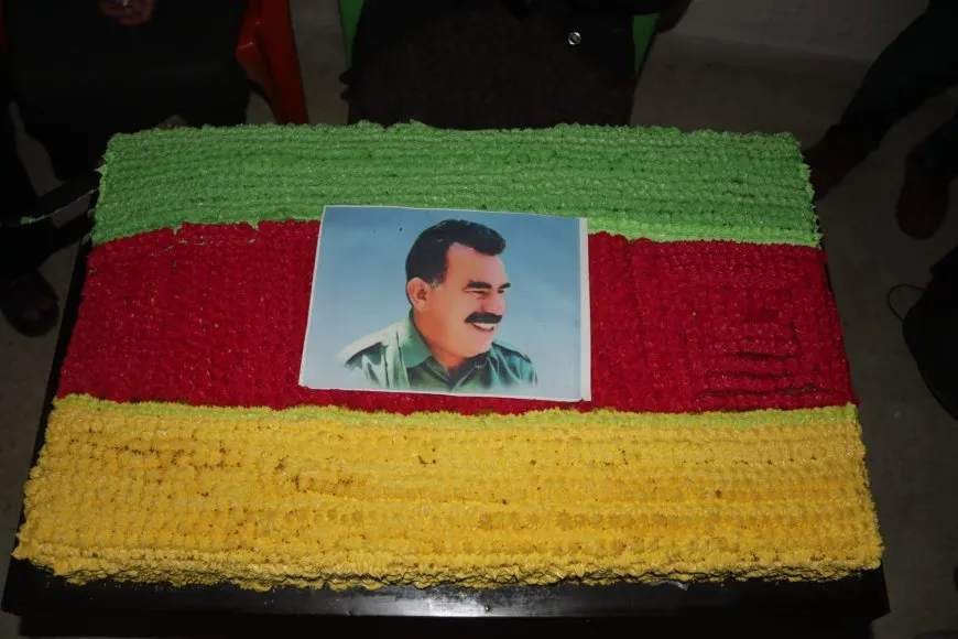Los residentes celebran el cumpleaños del líder Abdullah Ocalan en Damasco
