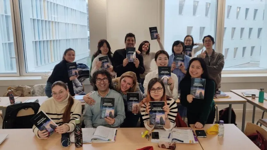 Libros del líder Abdullah Ocalan leídos en la Universidad de la Sorbona