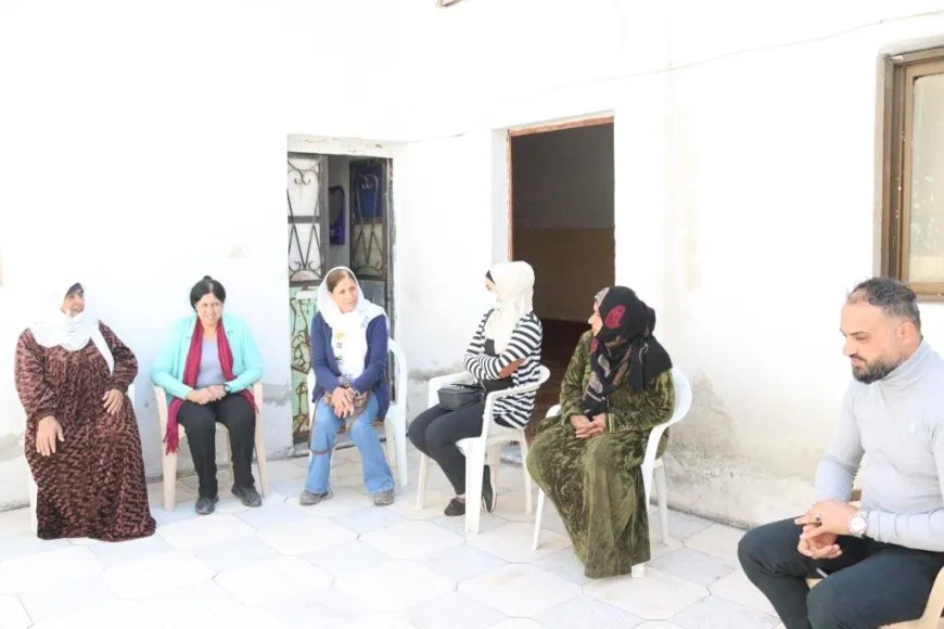 Visitan a las familias de los mártires en el segundo día de Eid al-Fitr