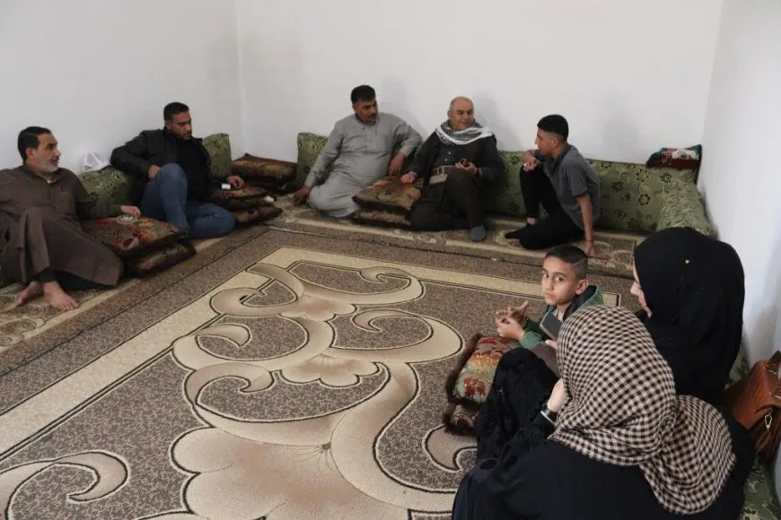 Visitan a las familias de los mártires en el segundo día de Eid al-Fitr