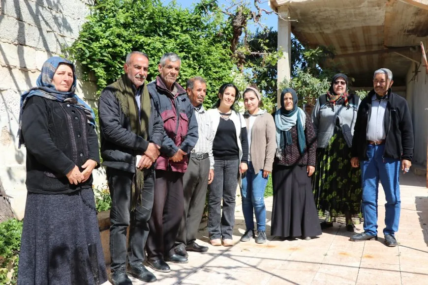 Visitan a las familias de los mártires en el segundo día de Eid al-Fitr
