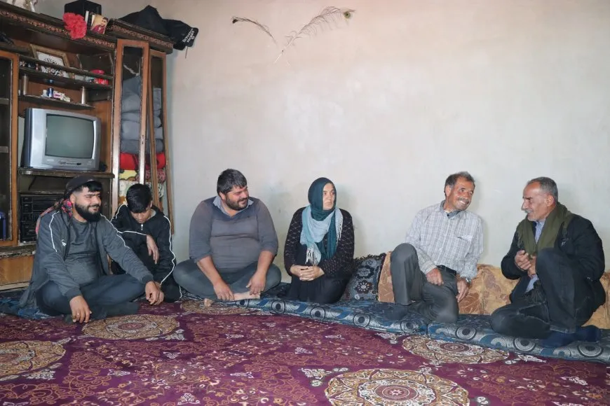 Visitan a las familias de los mártires en el segundo día de Eid al-Fitr