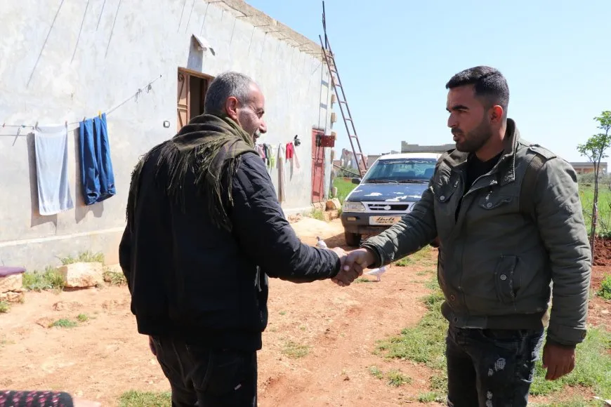 Visitan a las familias de los mártires en el segundo día de Eid al-Fitr