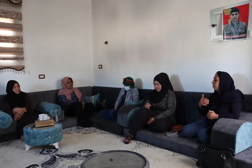 Visitan a las familias de los mártires en el segundo día de Eid al-Fitr