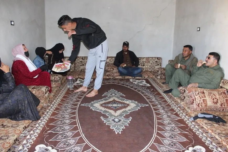 Visitan a las familias de los mártires en el segundo día de Eid al-Fitr