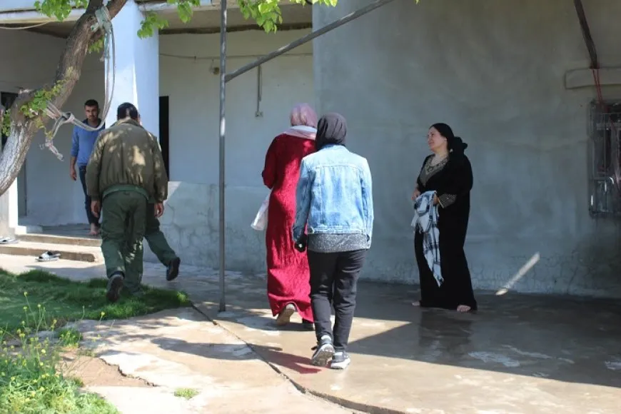 Visitan a las familias de los mártires en el segundo día de Eid al-Fitr