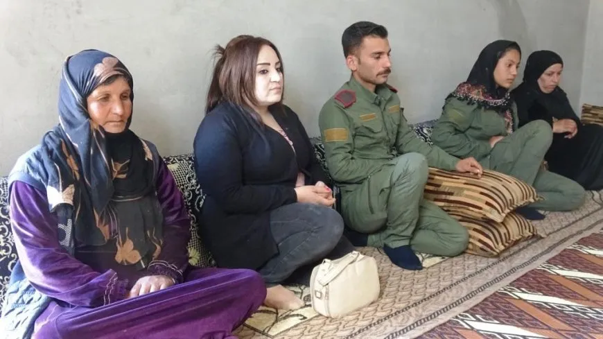 Visitan a las familias de los mártires en el segundo día de Eid al-Fitr